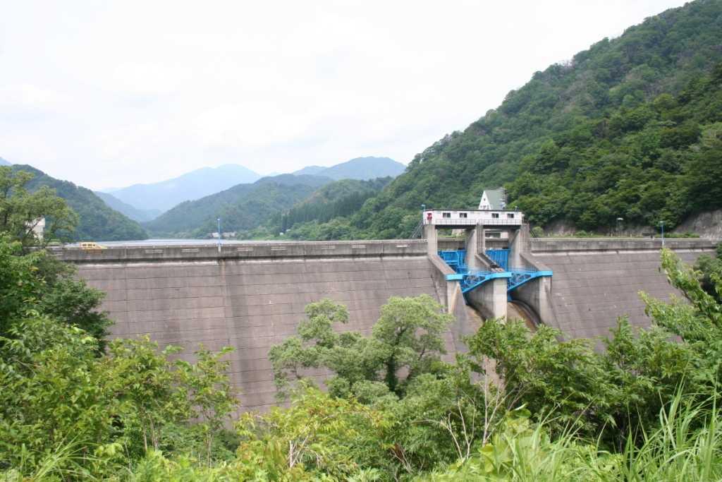 木地山(きじやま)ダムとダムからの眺めの写真