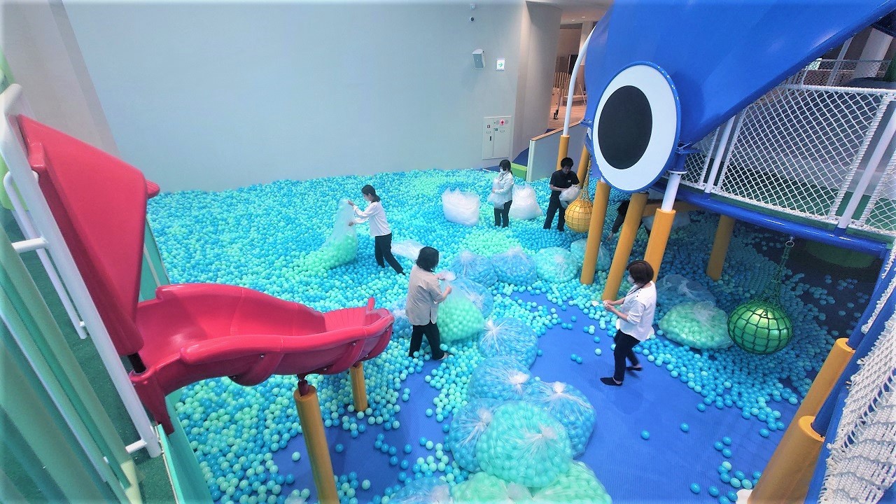 ボール入れ作業の様子