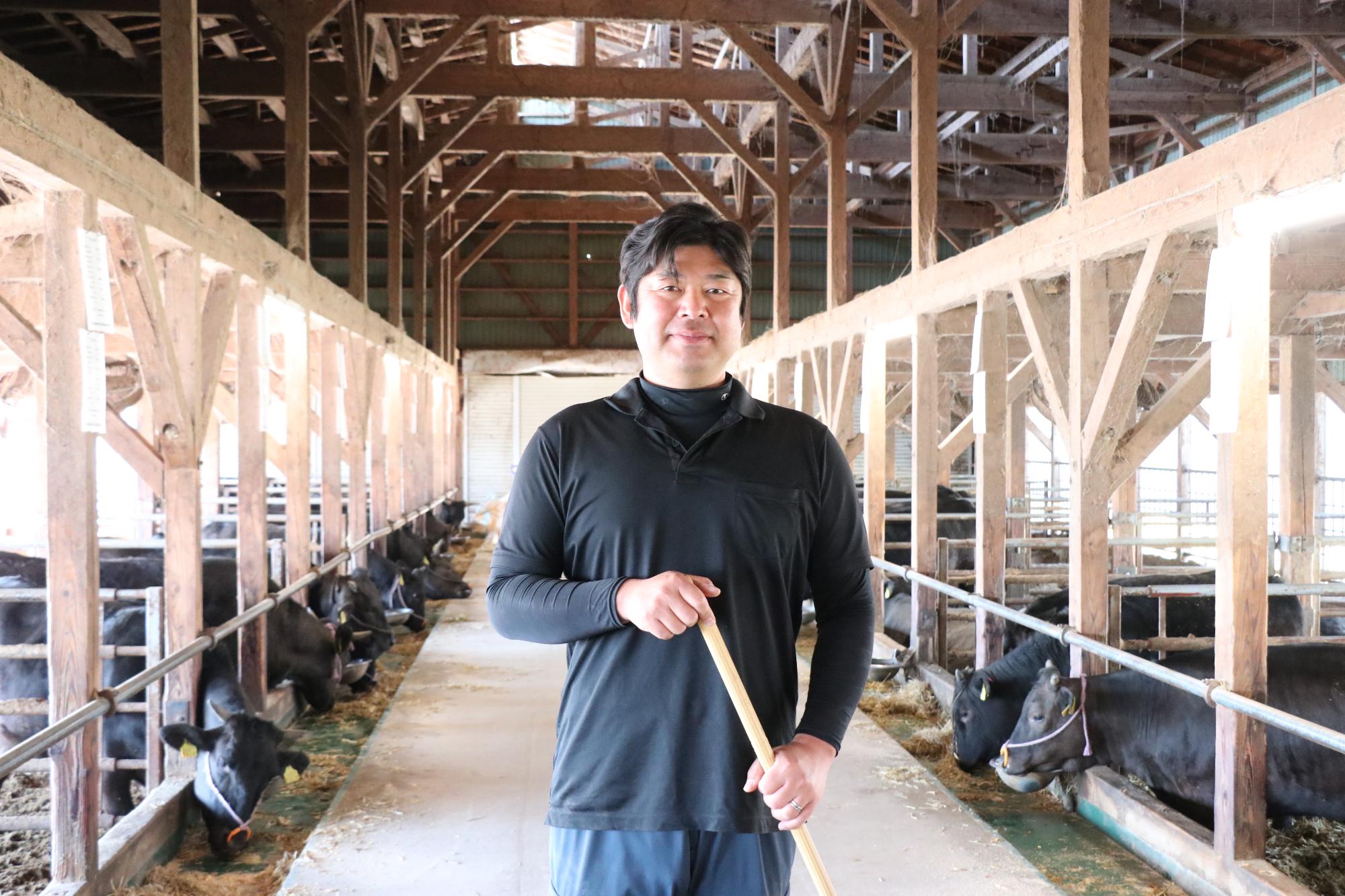 米沢牛生産農家の青木さん