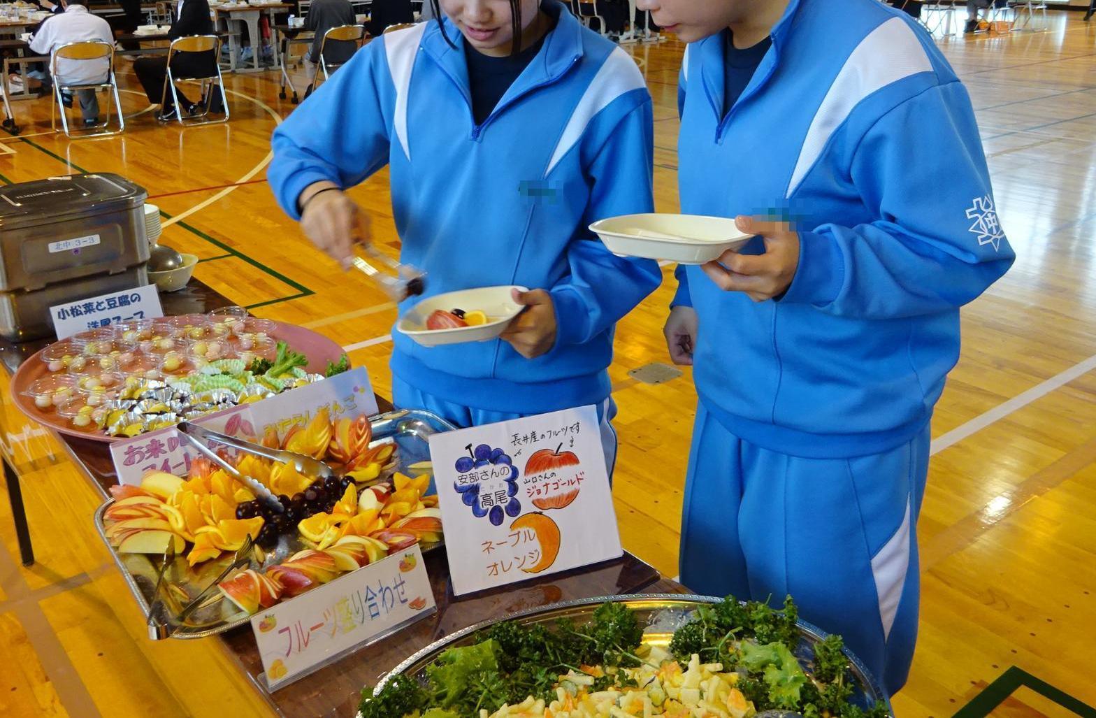 中学校バイキング給食