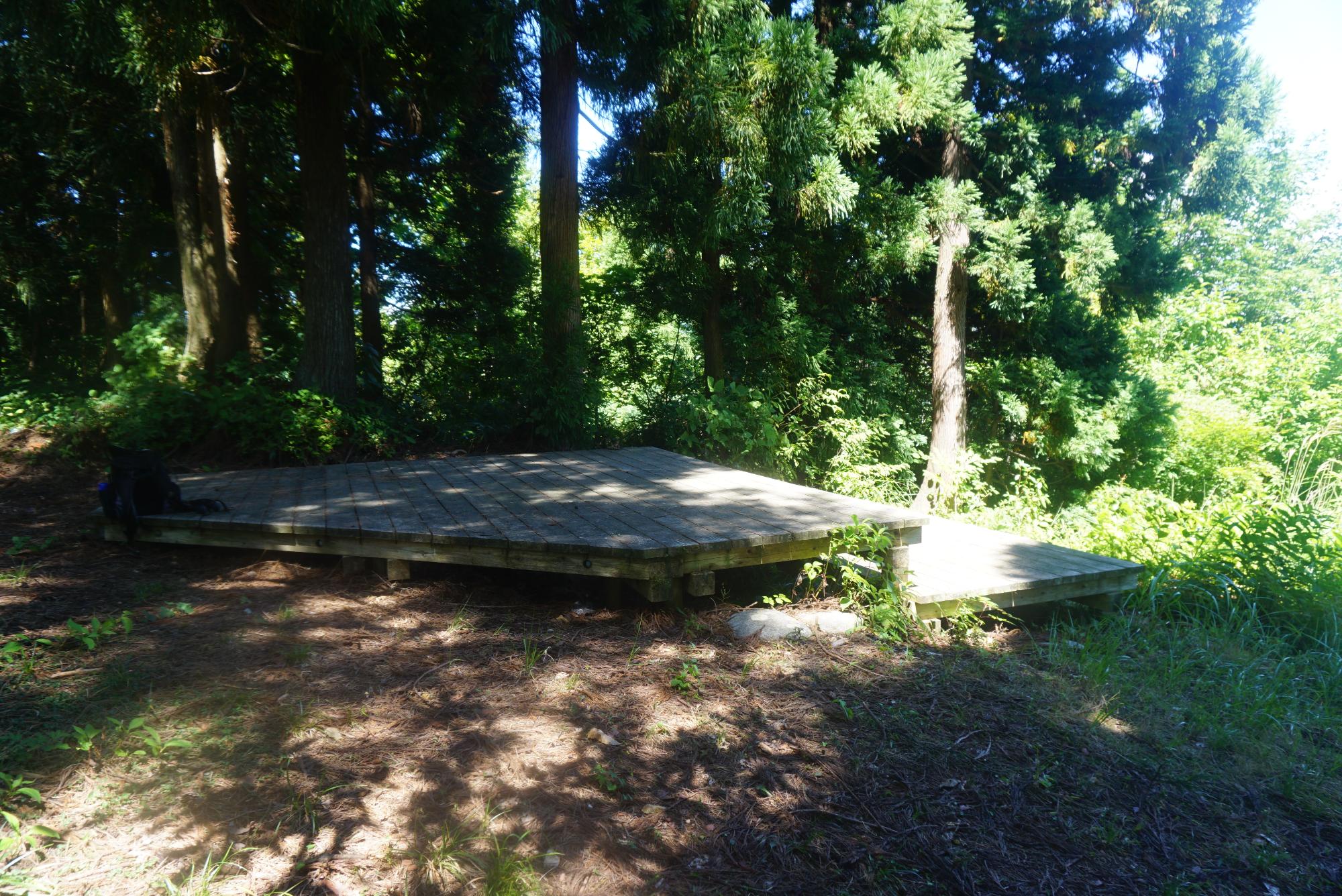 熊野神社前の休憩場所