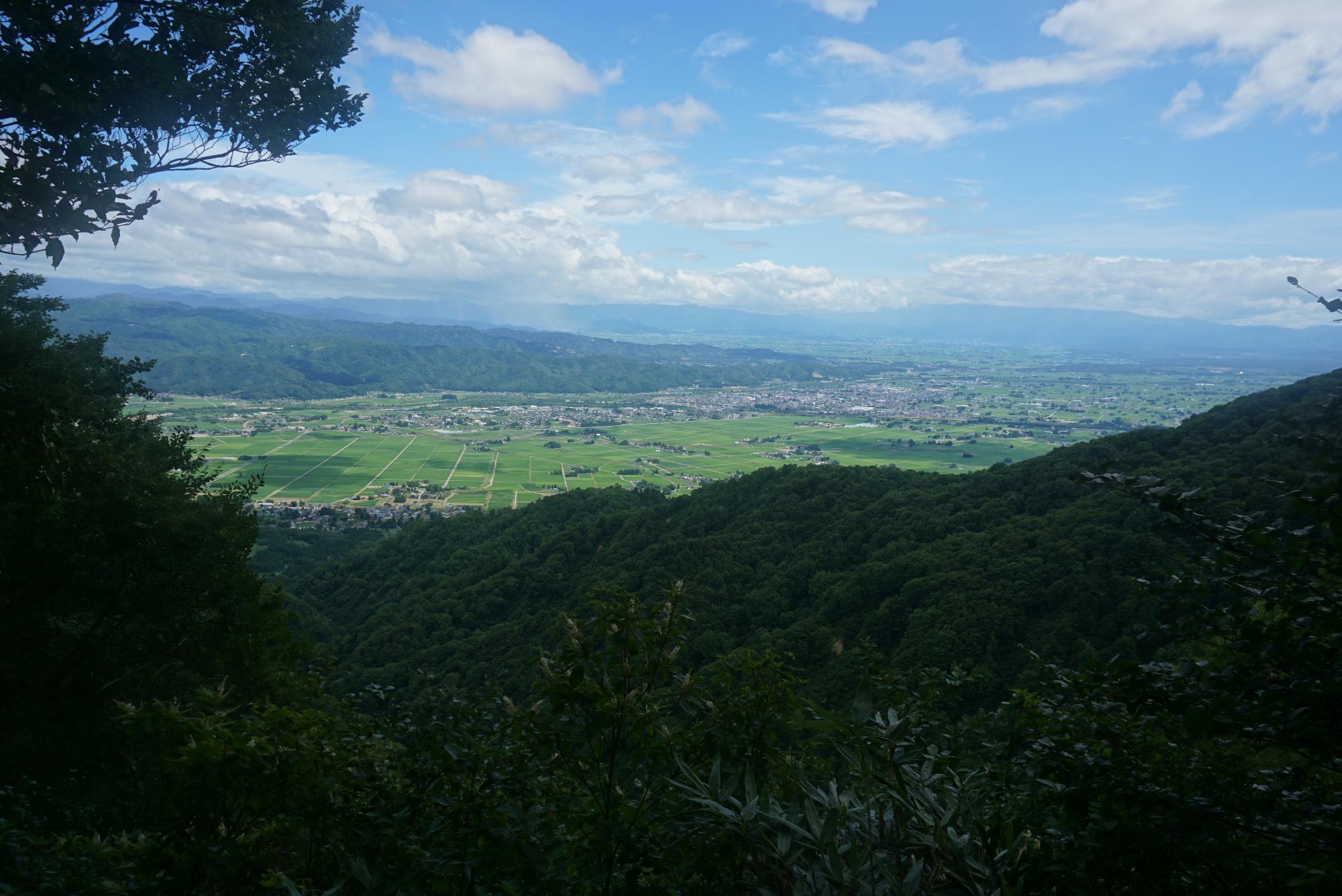 勧進代コースから市街地の展望