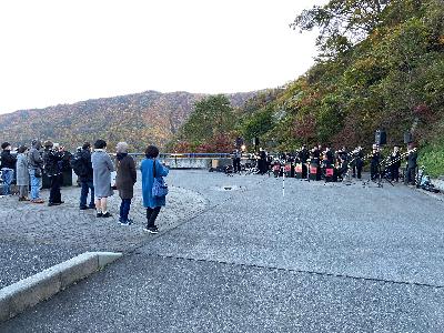 ビックバンドの生演奏