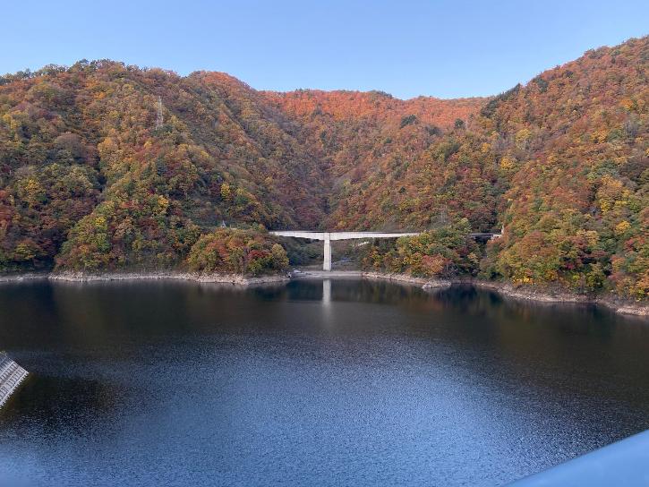 紅葉の長井ダム（ながい百秋湖）