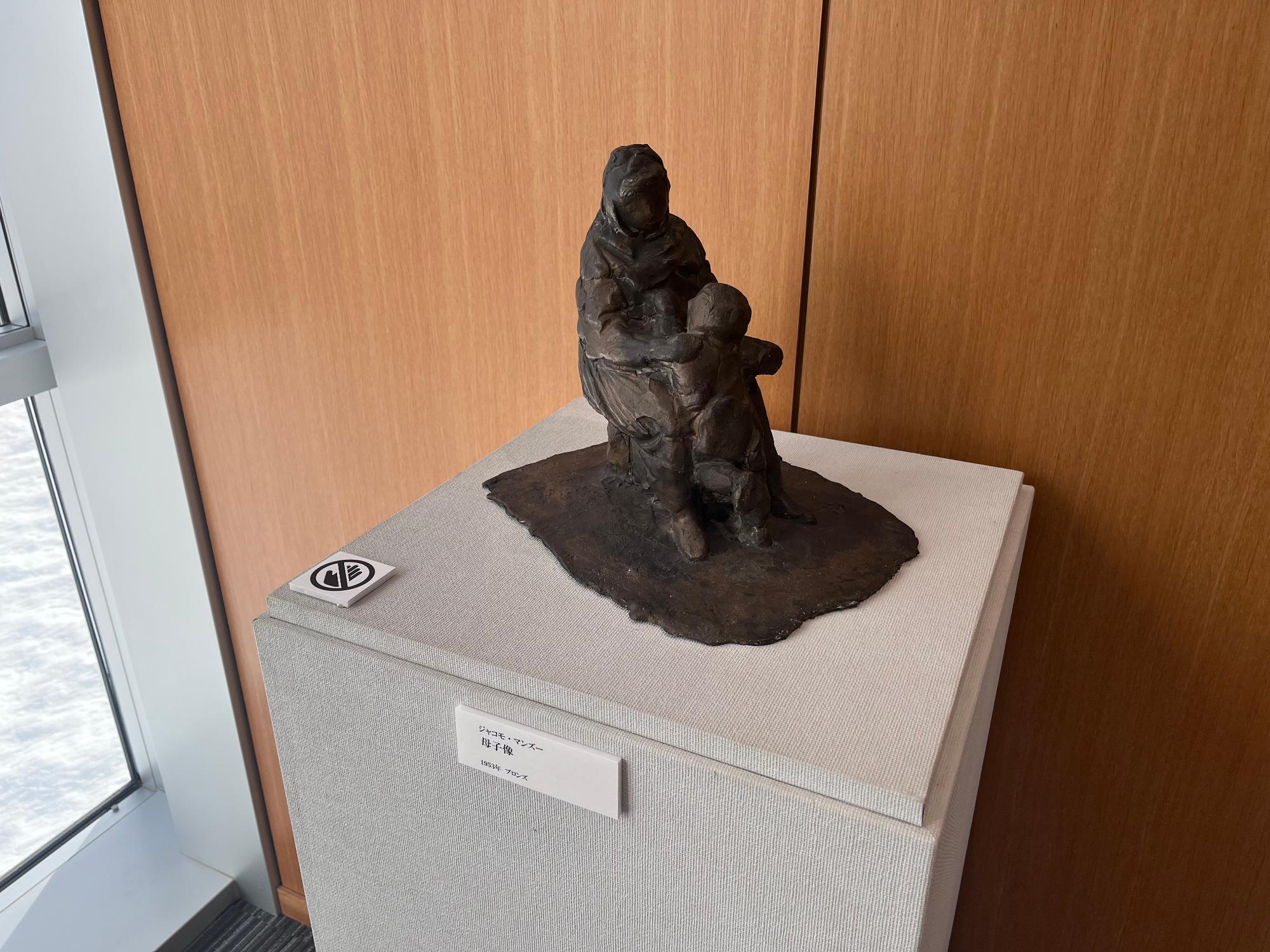 本庁舎への作品展示の様子