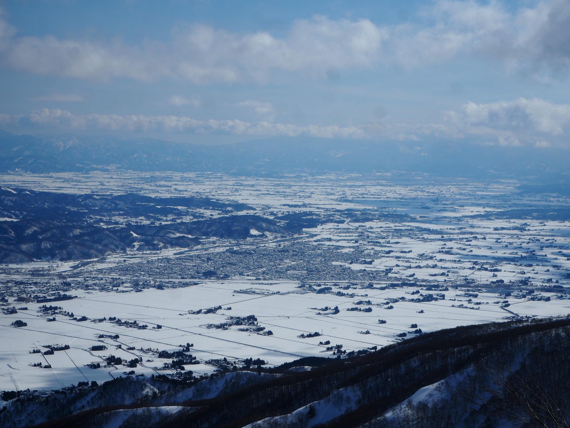 葉山から望む冬の長井市