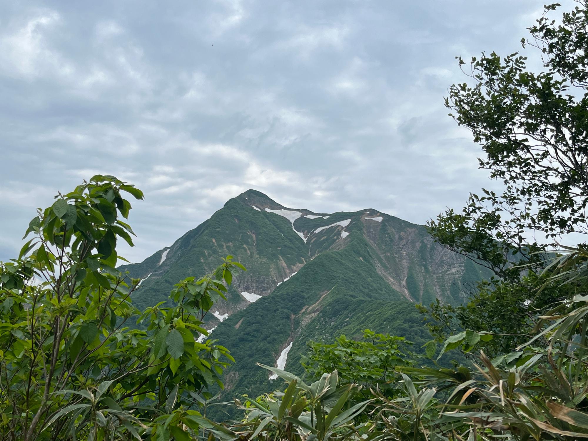 赤鼻から望む祝瓶山
