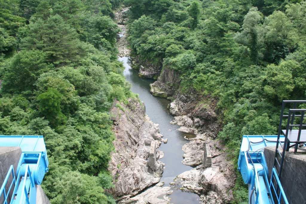 木地山ダム下部