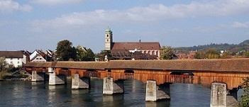 ゼッキンゲン市とスイスシュタイン市をつなぐ橋の写真