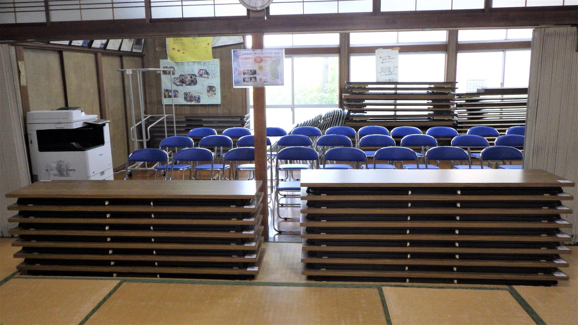 検査状況写真 （館町自治公民館）@脚折りたたみテーブル